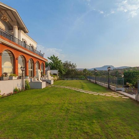Bellevue Palace By Stayvista - Lavish Abode With A Pool, Landscaped Lawn, Gazebo & Adventure Activities Nashik Zewnętrze zdjęcie