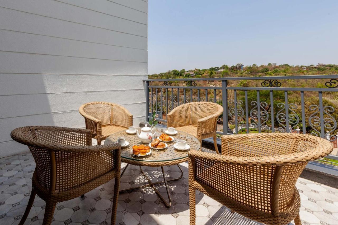 Bellevue Palace By Stayvista - Lavish Abode With A Pool, Landscaped Lawn, Gazebo & Adventure Activities Nashik Zewnętrze zdjęcie